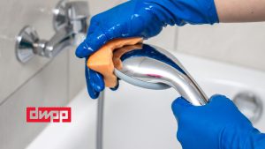 dwpp - kalk enthärtungsanlagen haus wohnung in asten - Bild einer verkalten Brause - mit Wasserenthärtung viel besser